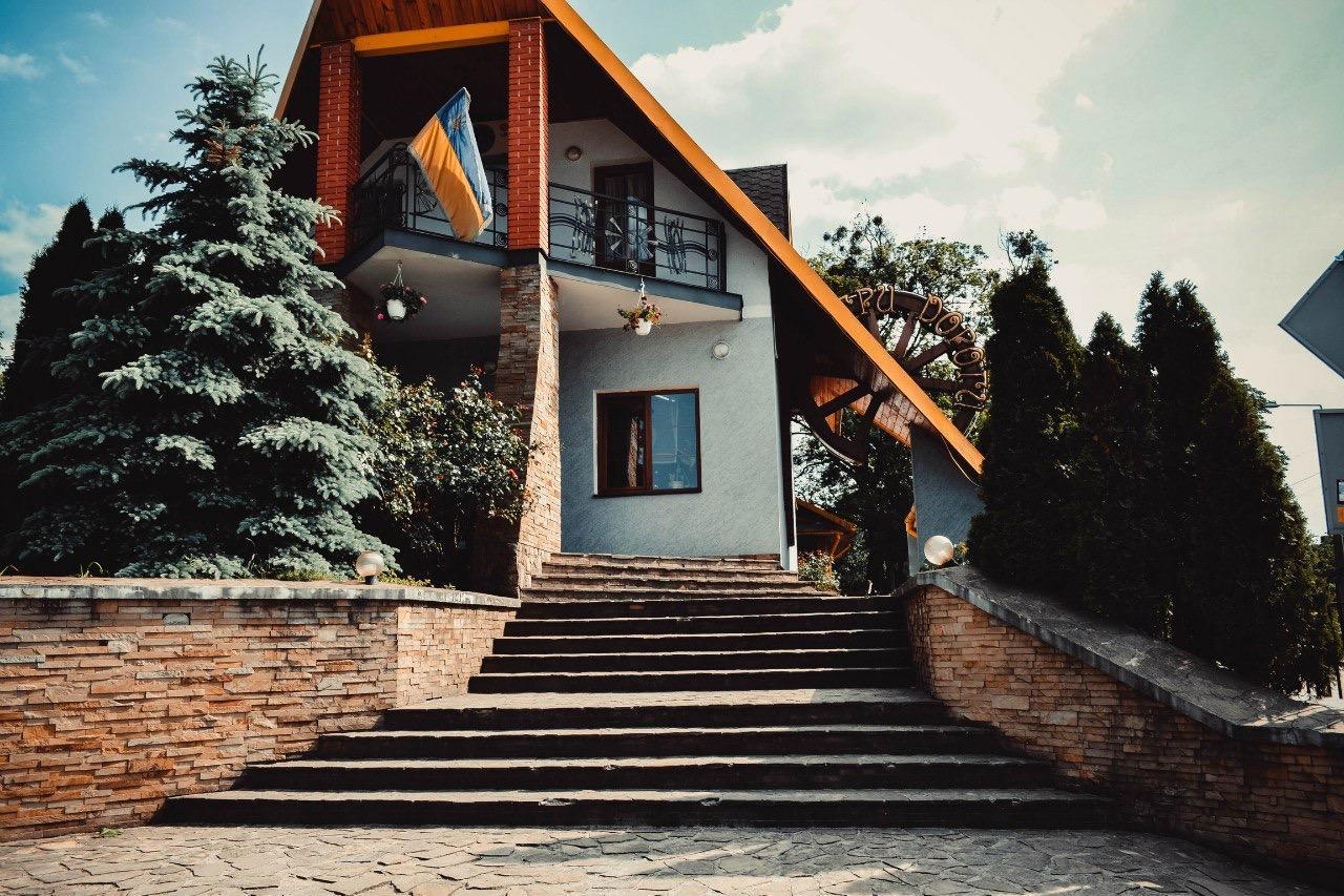 Tri Dorogi Hotel Lviv Exterior foto