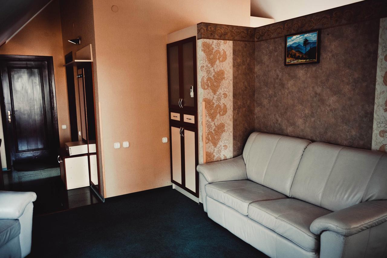 Tri Dorogi Hotel Lviv Exterior foto